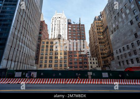 Sviluppo sulla West 57th Street a Midtown Manhattan a New York Domenica 8 Gennaio 2023. (© Richard B. Levine) Foto Stock