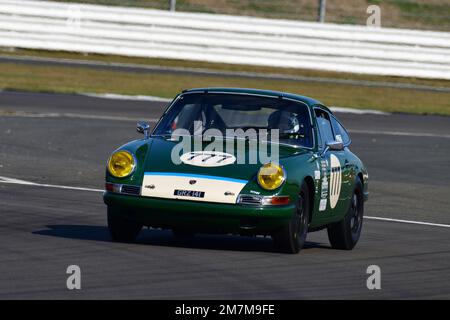 Guy Ziser, Oliver James Webb, Porsche 911, Masters Historic Racing, International Trophy per Classic GT Cars Pre ’66, una gara di cinquanta minuti con una compu Foto Stock