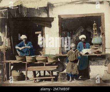 Wilhelm Hammerschmidt studio: Vintage 19th c. foto - mercante di riso, venditore, negozio, il Cairo, Egitto Foto Stock