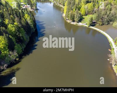 Europa, Germania, Germania meridionale, Baden-Württemberg, distretto di Rems-Murr, Foresta Svevo-Franconia, Ebnisee nella Foresta Sveva dalla vista dall'alto Foto Stock