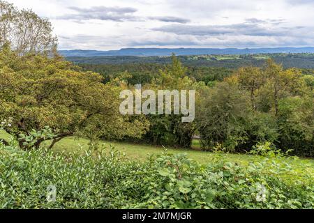 Europa, Germania, Germania meridionale, Baden-Wuerttemberg, regione di Schönbuch, Vista dalla torre di Uhlberg all'Albo Svevo Foto Stock