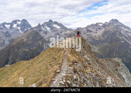 Europa, Austria, Tirolo, Alpi, Alpi Orientali, Alpi Ötztal, Pitztal, alpinista sul Gahwinden con Watzespitze, Verpeilspitze e Rofelewand sullo sfondo Foto Stock