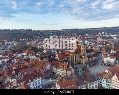 Europa, Germania, Germania meridionale, Baden-Wuerttemberg, Esslingen, Città vecchia di Esslingen con St. La chiesa di Dionys dalla vista dell'uccello Foto Stock