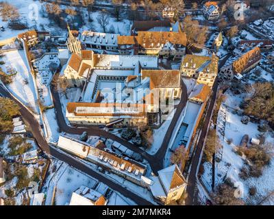 Europa, Germania, Germania meridionale, Baden-Württemberg, regione di Schönbuch, Monastero di Bebenhausen e vista dall'alto del castello Foto Stock