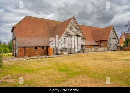 Leigh Court Barn a Leigh, vicino a Worcester, Worcestershire. Uno dei più antichi granchi incorniciati fienile in Gran Bretagna. Foto Stock