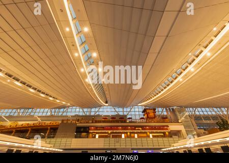 Giappone, Honshu, Tokyo, Aeroporto Internazionale di Haneda, Vista interna Foto Stock