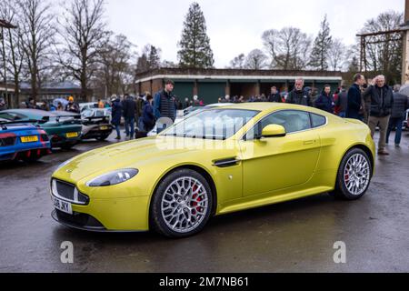 2018 Aston Martin Vantage AMR V12 ‘LG18 JKY’ in mostra allo Scramble di gennaio tenutosi presso il Bicester Heritage il 8th gennaio 2023. Foto Stock