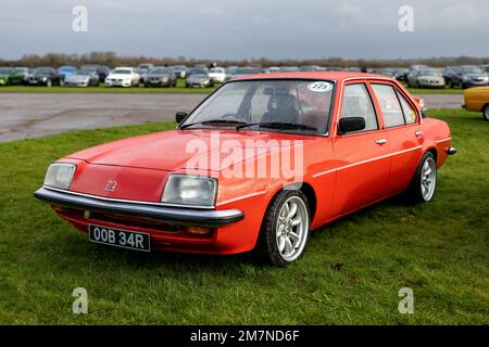 1976 Vauxhall Cavalier ‘OOB 34R’ in mostra allo Scramble di gennaio tenutosi presso il Bicester Heritage il 8th gennaio 2023. Foto Stock