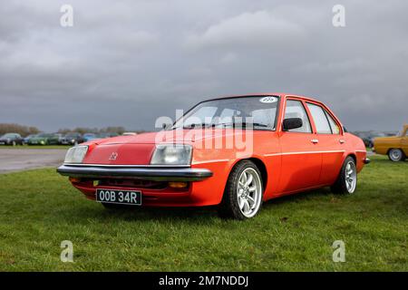 1976 Vauxhall Cavalier ‘OOB 34R’ in mostra allo Scramble di gennaio tenutosi presso il Bicester Heritage il 8th gennaio 2023. Foto Stock