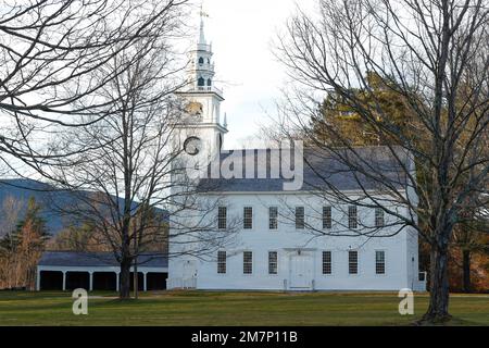 La struttura di questo edificio fu eretta nel 1775, lo stesso giorno in cui fu condotta la battaglia di Bunker Hill. Serviva come luogo di incontro o di incontro civico e di chiesa Foto Stock