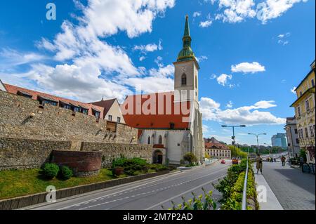 St Martin a Bratislava, Slovacchia. 13th ° secolo gotico romanica cattedrale cattolica Foto Stock