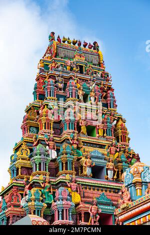 Decorazione colorata e decorata al tempio indù di Kaylasson, Port Louis, Mauritius Foto Stock