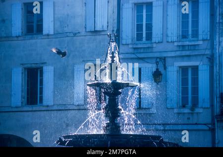 Fontana in Place Lafayette a Villeneuve-sur-Lot, Francia. Foto Stock