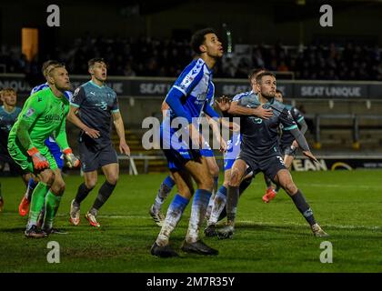 Difensore di Plymouth Argyle Macaulay Gillesphey (3) battaglie per il possesso durante la partita del Papa John's Trophy Bristol Rovers vs Plymouth Argyle al Memorial Stadium, Bristol, Regno Unito, 10th gennaio 2023 (Foto di Stanley Kasala/News Images) Foto Stock