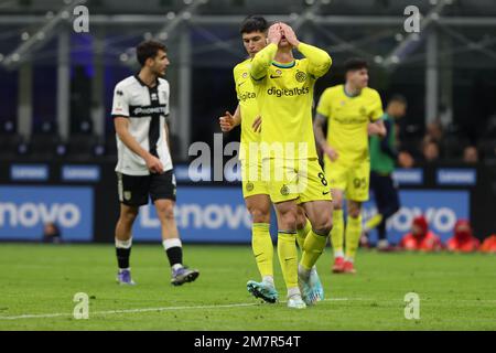 Milano, Italia. 10th Jan, 2023. Robin Gosens del FC Internazionale reagisce durante la partita di calcio della Coppa Italia 2022/23 tra FC Internazionale e Parma Calcio allo Stadio Giuseppe Meazza, Milano, Italia il 10 gennaio 2023 Credit: Independent Photo Agency/Alamy Live News Foto Stock