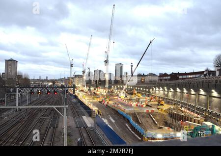 HS2 cantiere ferroviario presso la West Coast Mainline vicino a Euston nel 2023, Londra, Regno Unito Foto Stock