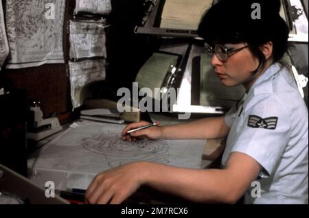 SGT Celia Keeler mette in evidenza una vista satellitare al 11th Weather Squadron. Base: Elmendorf Air Force base Stato: Alaska (AK) Paese: Stati Uniti d'America (USA) Foto Stock