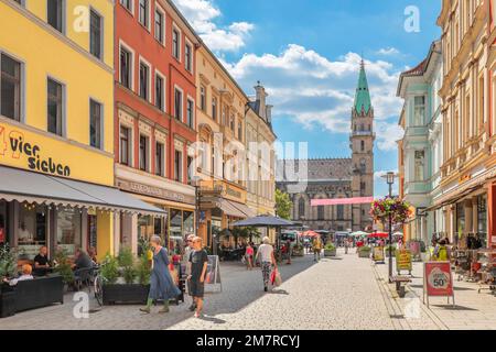 Georgstrasse con vista sulla chiesa cittadina di nostra Signora, Meiningen, Werratal, Rhoen, Turingia, Germania, Meiningen, Turingia, Germania Foto Stock