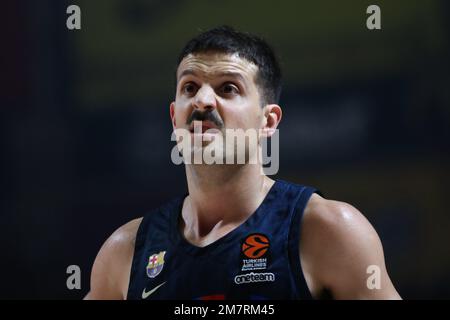 Belgrado, Serbia, 30 dicembre 2022. Nicolas Laprovittola del FC Barcelona reagisce durante la partita Eurolega della Turkish Airlines del 2022/2023 tra Crvena Zvezda MTS Belgrado e il FC Barcelona alla Stark Arena di Belgrado, in Serbia. Dicembre 30, 2022. Credito: Nikola Krstic/Alamy Foto Stock