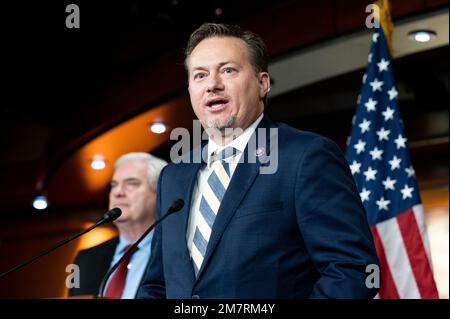 Washington, Stati Uniti. 10th Jan, 2023. STATI UNITI Il rappresentante Michael Cloud (R-TX) parla negli Stati Uniti Capitol ad una conferenza stampa della leadership della Camera repubblicana caucus. Credit: SOPA Images Limited/Alamy Live News Foto Stock