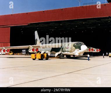 Vista frontale a destra del 3/4 di un aereo stratofortress B-52G, dotato del nuovo Offensive Avionics System. Questo sistema aggiorna l'aeromobile, che trasporta missili da crociera lanciati dall'aria AGM-86B. Base: Wright-Patterson Air Force base Stato: Ohio (OH) Paese: Stati Uniti d'America (USA) Foto Stock