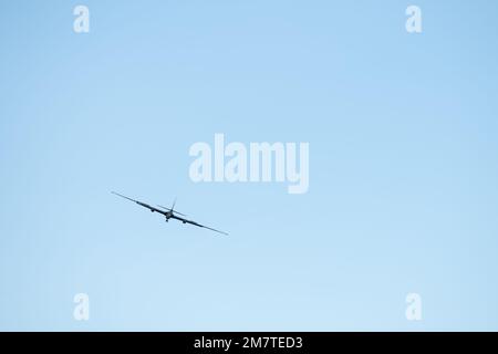 Un U-2 Dragon Lady della U.S. Air Force assegnato alla Beale Air Force base, California, vola sopra Travis AFB, CA, durante una prova all'aperto del 13 maggio 2022. Le prove dello show aereo hanno offerto l'opportunità ai dipendenti del Dipartimento della difesa e alle loro famiglie di vedere lo spettacolo aereo e di mostrare tutte le capacità della Travis AFB. AIR FORCE,U2,aeromobile,airshow,Spy plane, Foto Stock
