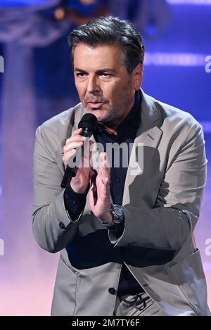 Lipsia, Germania. 22nd Ott 2022. Il cantante pop e pop tedesco Thomas Anders è sul palco durante lo spettacolo televisivo 'Der große Schlagerabschied'. Lo spettacolo segna l'addio finale del cantante Drews al grande palcoscenico. Credit: Hendrik Schmidt/dpa/Alamy Live News Foto Stock