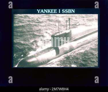 Vista aerea di prua di un sottomarino missilistico balistico sovietico di classe Yankee I. Paese: Sconosciuto Foto Stock
