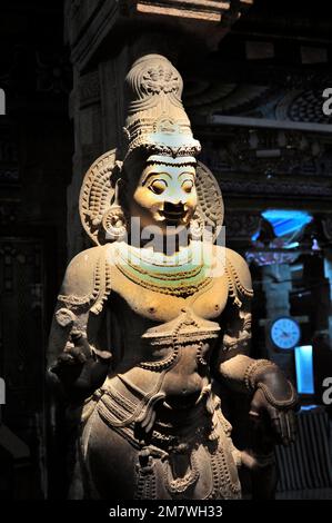 Statue di guardia nana scolpite in pietra al tempio di Meenakshi Madurai stato Tamil Nadu India Foto Stock