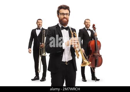 Eleganti musicisti maschi con trombone, tromba e violoncello isolati su sfondo bianco Foto Stock