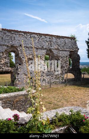 Vezelay (Francia centro-settentrionale): Resti del castello e l'abbazia nel giardino della Basilica, sito registrato come Landma storico nazionale francese Foto Stock