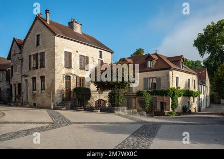 Les Riceys (Francia nord-orientale): Il villaggio è composto da tre villaggi, Riceys-Bas, Riceys Haute-Rive e Riceys-Haut nella valle del Laigne Foto Stock