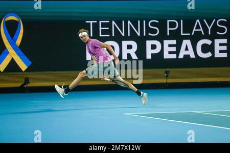 Melbourne, Australia. 11th Jan, 2023. Alexander Zverev della Germania in azione durante le partite di tennis per il beneficio di pace prima dell'inizio dell'Australian Open. Credit: Frank Molter/dpa/Alamy Live News Foto Stock