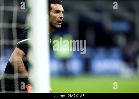 Gianluigi Buffon di Parma Calcio si occupa della partita di calcio della Coppa Italia tra FC Internazionale e Parma Calcio. FC Internazionale vince il 2-1 su Parma Calcio. Foto Stock