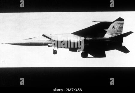 MIG-25/Foxbat ad alta quota supersonico intercettore aereo. (FOTO per gentile concessione di Soviet Military Power Magazine, FOTO #27, pagina 33, in basso a destra). Paese: Sconosciuto Foto Stock