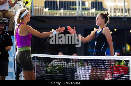 Victoria Azarenka di Bielorussia & Veronika Kudermetova di Russia in azione durante il primo round del 2023° torneo di tennis di Adelaide International 2, WTA 500 il 10 gennaio 2023 ad Adelaide, Australia - Foto: Rob Prange/DPPI/LiveMedia Foto Stock