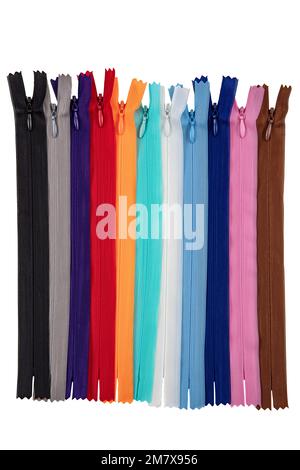 Zipper multicolore o dispositivi di fissaggio con zip utilizzati per legare tessuti o tessuti. Locker colorati sfondo o modello concetto di abbigliamento industria, S Foto Stock