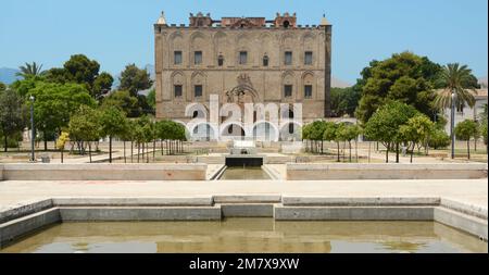 Il Castello di Zisa risale al 12th° secolo, periodo della dominazione normanna in Sicilia. La residenza araba al-Aziz si trovava fuori dalle mura di Paler Foto Stock