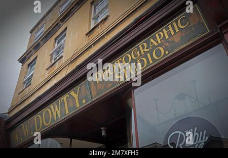 WW Dowty Historic Photo Studio, 47 Winchcombe St, Cheltenham, Gloucestershire, Inghilterra, Regno Unito, GL52 2NE Foto Stock