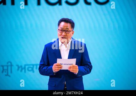 Greater Noida, India. 11th Jan, 2023. Unsoo Kim MD e CEO Hyundai Motor Company parlano durante il lancio di Hyundai IONiQ 5 auto elettrica a Auto Expo 2023, Utttar Pradesh. Credit: SOPA Images Limited/Alamy Live News Foto Stock