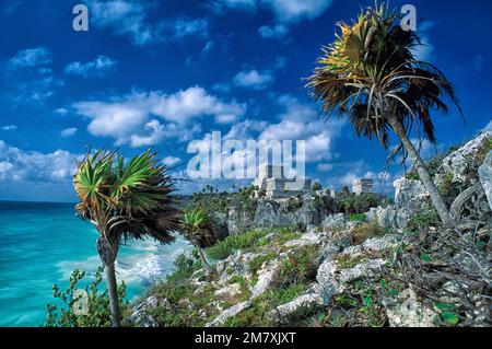 Messico, Yucatan, Quintana Roo, Tulum, Maya rovina El Castillio Foto Stock