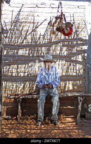 Messico, Sinaloa, Sierra Madre Occidental, Copper Canyon, El Fuerte, Mayo uomo indiano Foto Stock