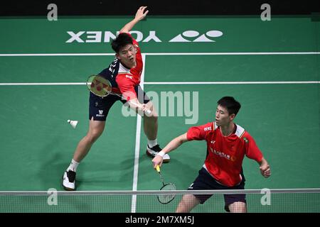 Kuala Lumpur, Malesia. 11th Jan, 2023. Liu Yuchen (L)/ou Xuanyi della Cina gareggiano durante il doppio turno maschile di 32 match contro ben Lane/Sean Vendy dell'Inghilterra al Malaysia Open 2023 a Kuala Lumpur, Malesia, 11 gennaio 2023. Credit: Notizie dal vivo su Chong Voon Chung/Xinhua/Alamy Foto Stock