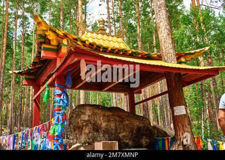 Datsan - Palazzo della dea Yanzhima in una chiara giornata estiva, Valle Barguzinskaya, Buryatia, Russia. Foto Stock