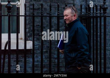 Downing Street, Londra, Regno Unito. 11th gennaio 2023. Simon Hart MP, Segretario parlamentare al Tesoro (Chief Whip), arrivato a Downing Street all'inizio di questa mattina dopo il backbencher Tory, Andrew Bridgen fa ulteriori controverse osservazioni sul vaccino anti Covid. Foto di Amanda Rose/Alamy Live News Foto Stock