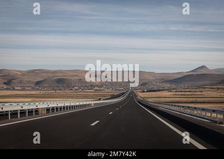 Chris Huby / le Pictorium - Armenia - ricostruzione dopo la guerra - 7/11/2022 - Armenia / Erevan / Erevan - Armenia - Yerevan / Gyumri Road Foto Stock