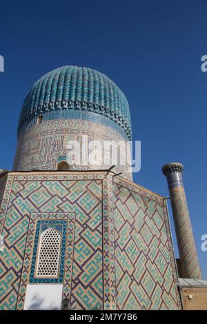 Cupola amd Minareto, complesso Gur-e-Amir (Mausoleo), costruito nel 1403, luogo di sepoltura di Amir Temir, Samarcanda, Uzbekistan Foto Stock