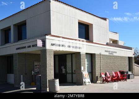 MISSIONE VIEJO, CALIFORNIA - 8 GENNAIO 2023: Ingresso e costruzione di record sul Campus del Saddleback College. Foto Stock