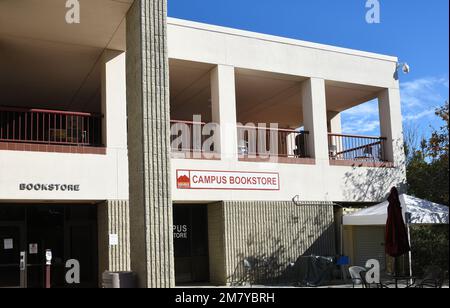 MISSIONE VIEJO, CALIFORNIA - 8 GEN 2023: Libreria del campus al Saddleback College. Foto Stock