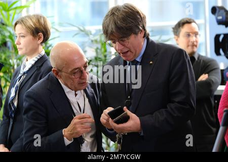 Bruxelles, Belgio. 11th Jan, 2023. Membro del PE Carles Puigdemont durante un omaggio a David SASSOLI, ex Presidente del Parlamento europeo (2019-2022), a Bruxelles, in Belgio, il 11 gennaio 2023. Credit: ALEXANDROS MICHAILIDIS/Alamy Live News Foto Stock